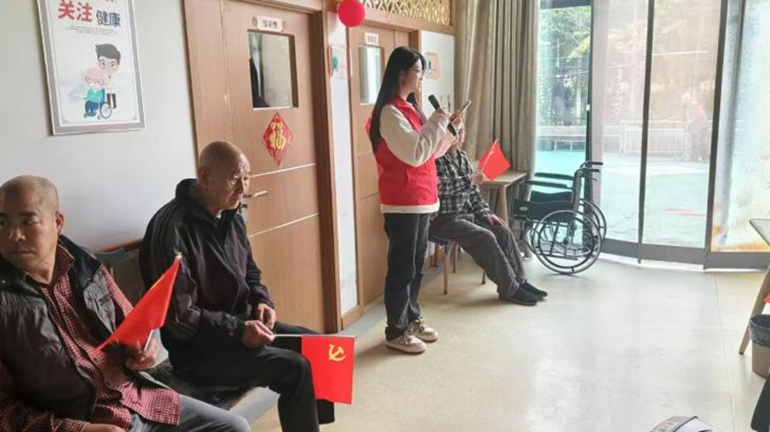 图片包含 室内, 人, 桌子, 小孩 AI 生成的内容可能不正确。